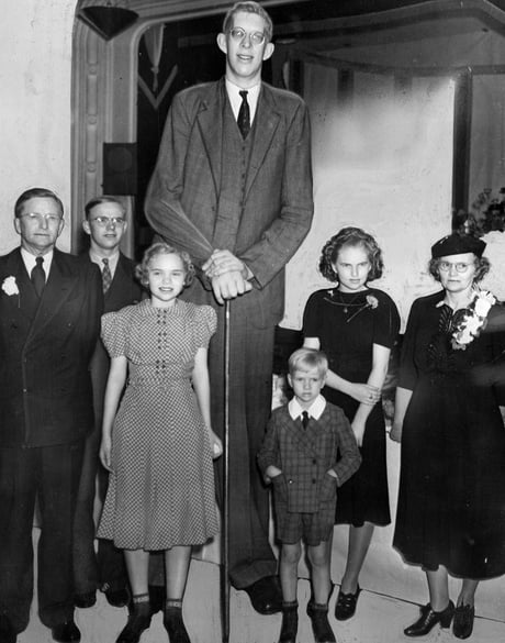 Tallest Human in Recorded History Robert Wadlow With Parents & Siblings ...