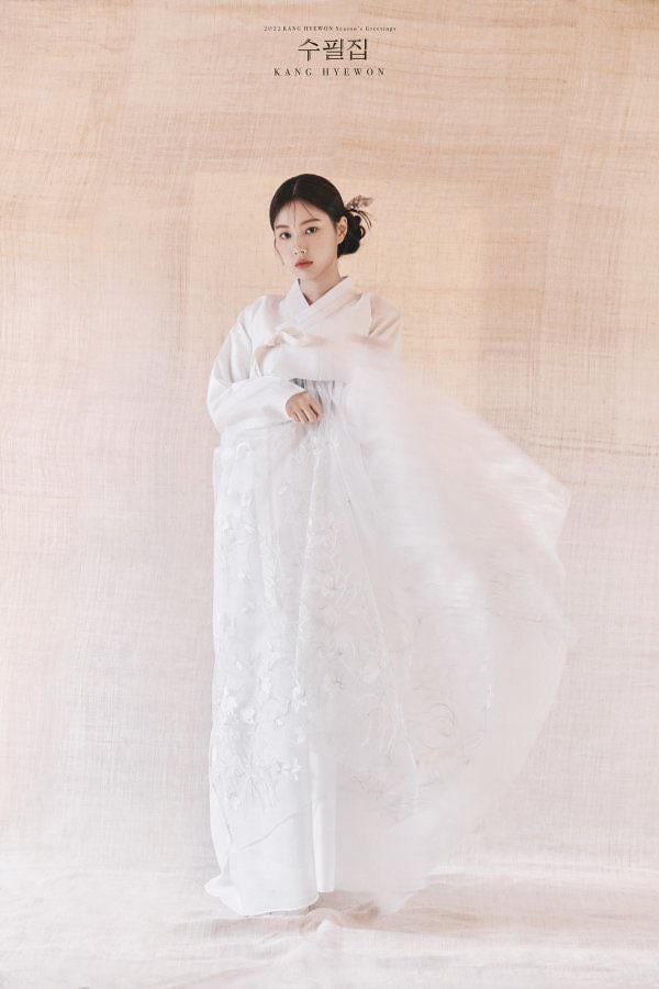 Photo : 211105 Kang Hyewon Hanbok Seasons Greetings