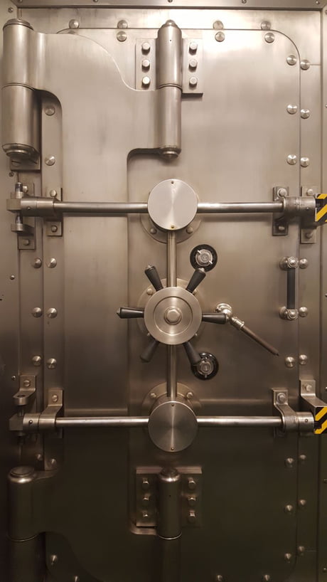 A Vault Door For Your Lock Screen 9gag