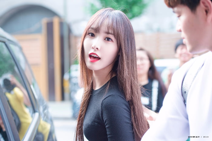 Photo : Yuju waiting for you!