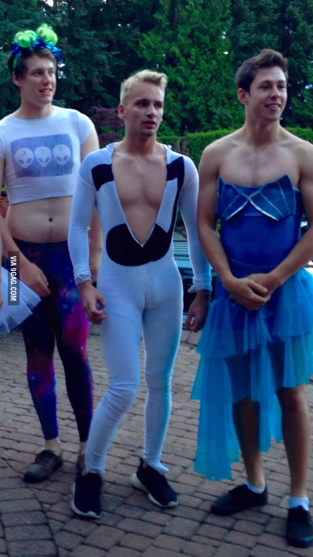 That Aint A Cameltoe Thats A Moose Knuckle 9gag