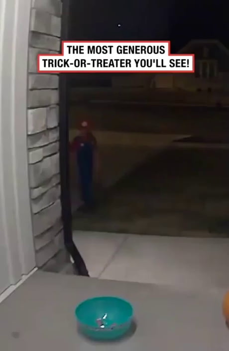 Little Mario sharing his candy, what a legend