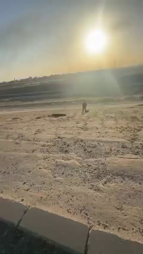 Female F-15E Strike Eagle pilot that ejected is filmed and thanked by Kuwaiti locals moments after she landed safely.