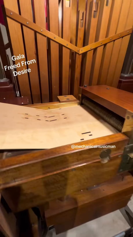 A Eurodance banger. Gala's Freed From Desire on a vintage music machine!