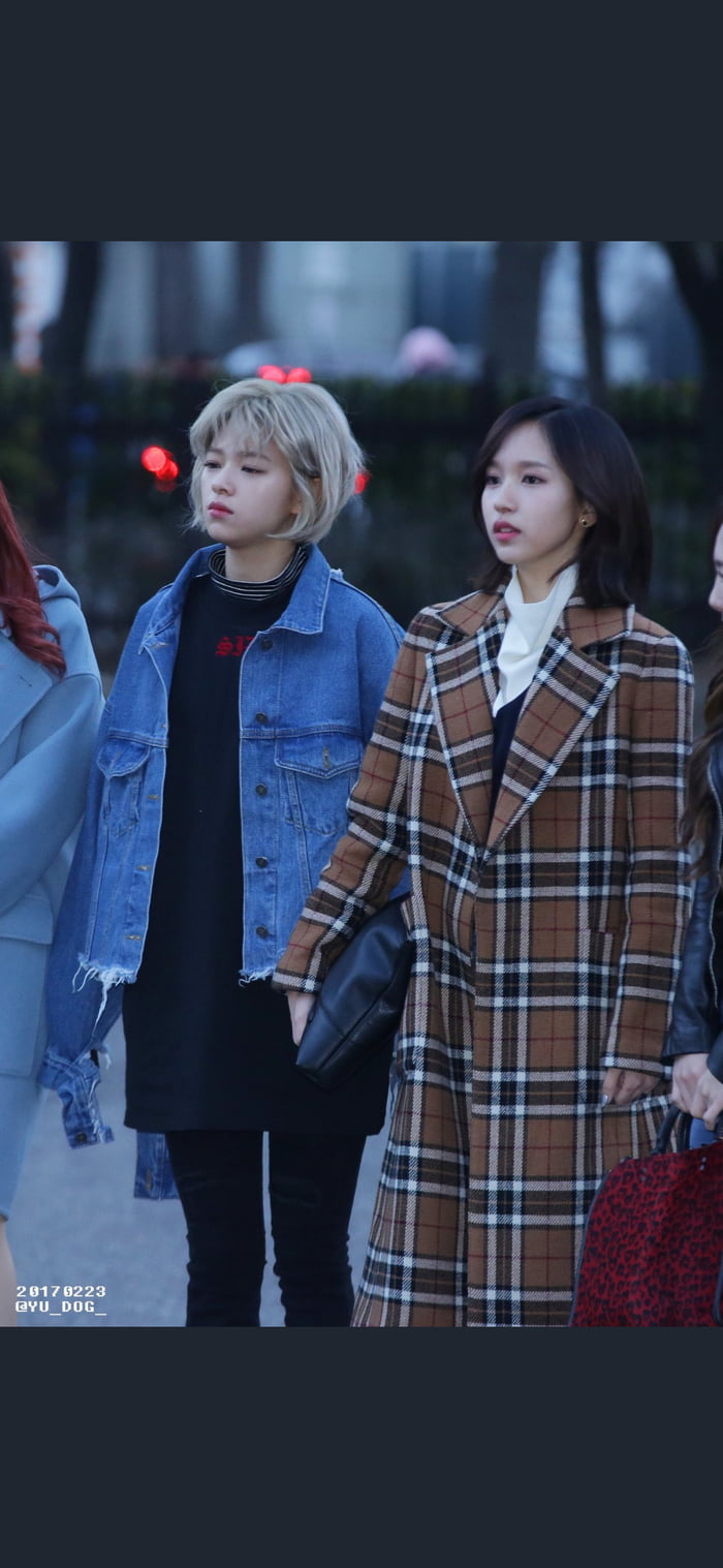 Photo : Sleepy Jeongyeon with Mina