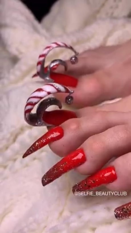 This christmas toe nails - 9GAG