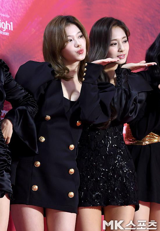 Photo : Sana and Tzuyu