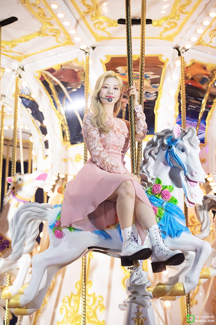 Photo : Carousel Dahyun