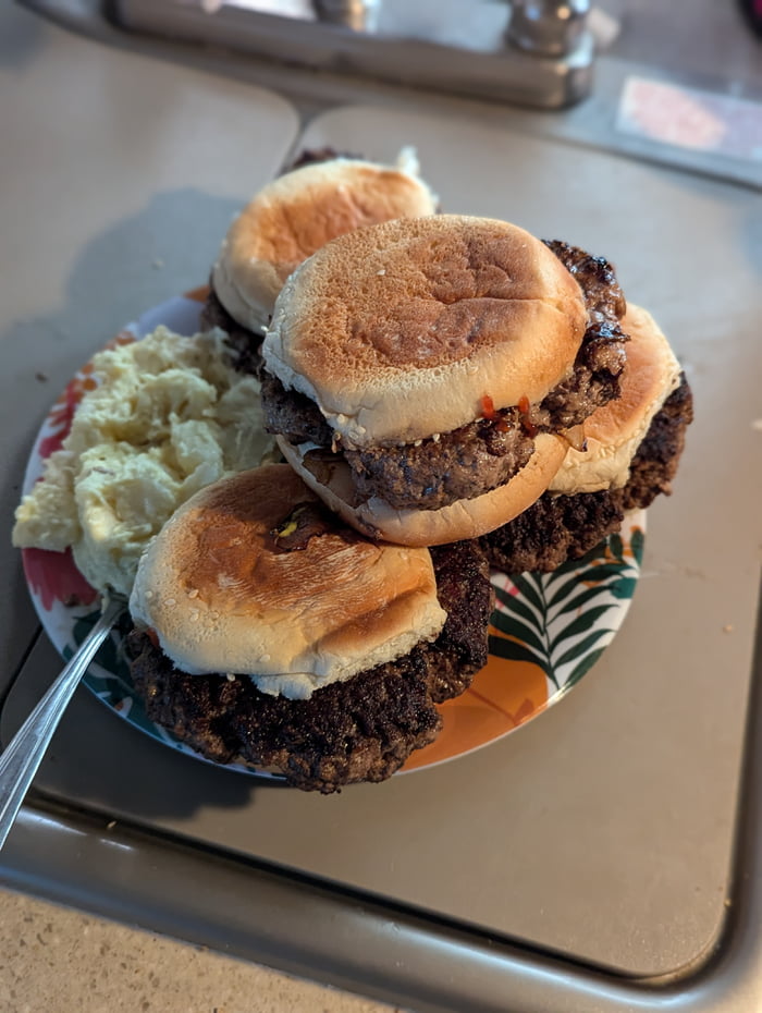 Veal burgers fresh off the Blackstone 💪🏻💯 And the cow only ate a vegan ...