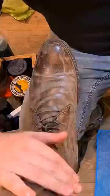 Shoe shine man