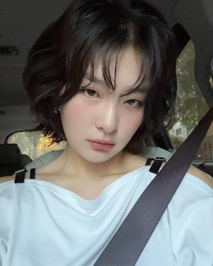 Miss kang seulgi short hair queen