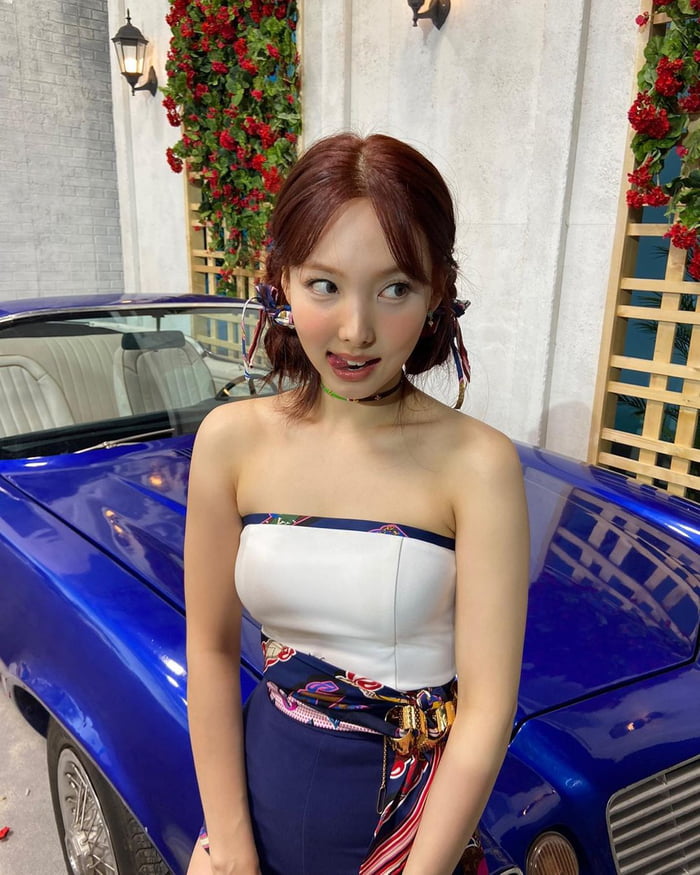 Photo : Nayeon looks so hot