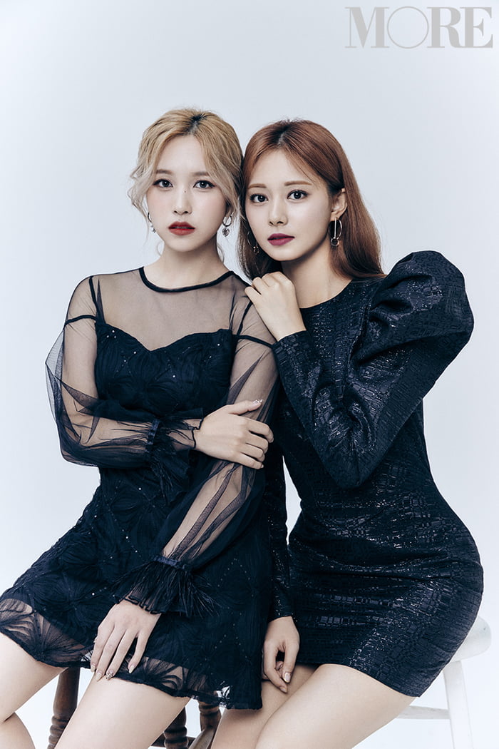 Photo : Mina and Tzuyu