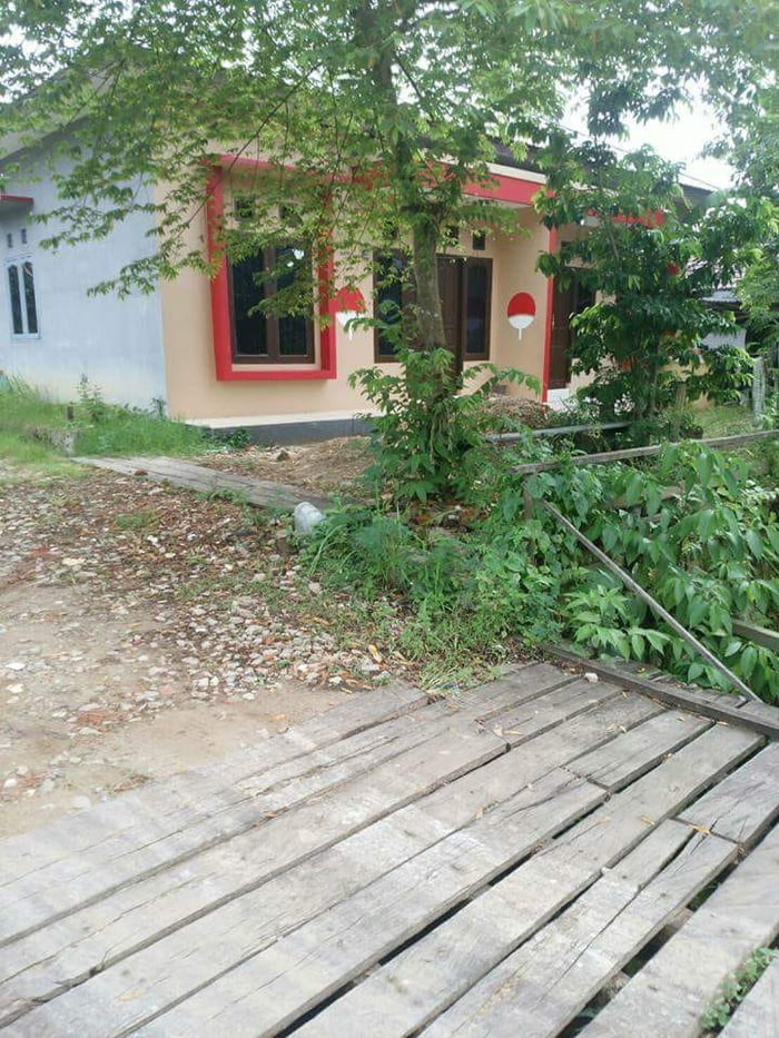 It Seems I'm Entering the Wrong Neighborhood