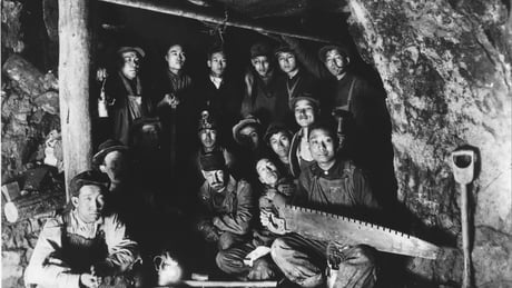 Chinese miners in Idaho Springs, Colorado. Late 1800s - 9GAG