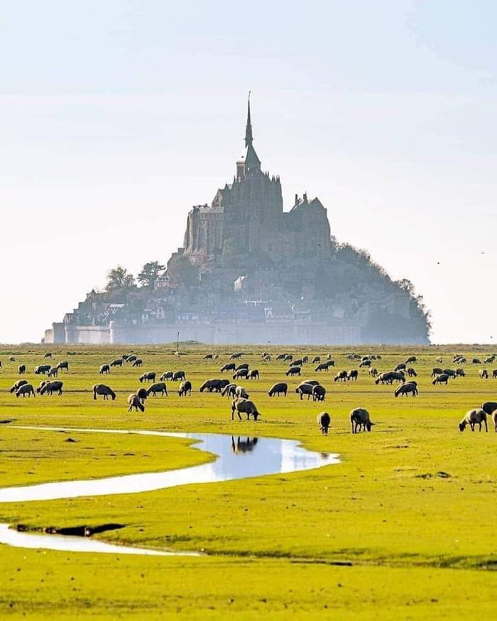 mont-saint-michel-normandia-france-real-life-minas-tirinth-gondor