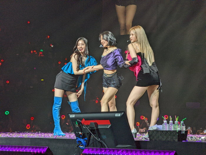 Photo : TWICE - Dahyun, Jihyo & Sana