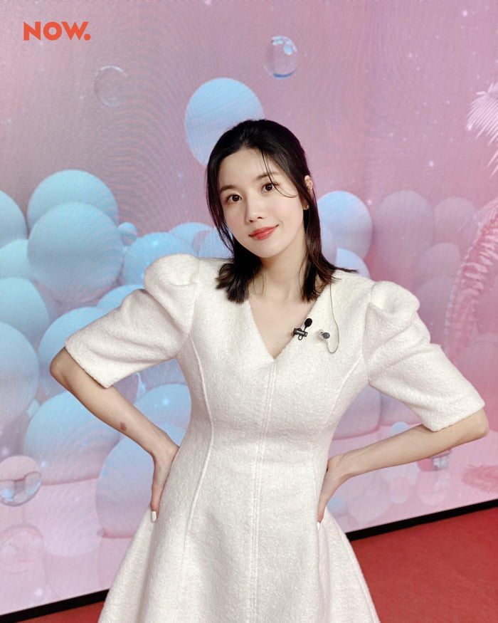 Photo : 220206 NAVER NOW Twitter Update with Kwon Eunbi