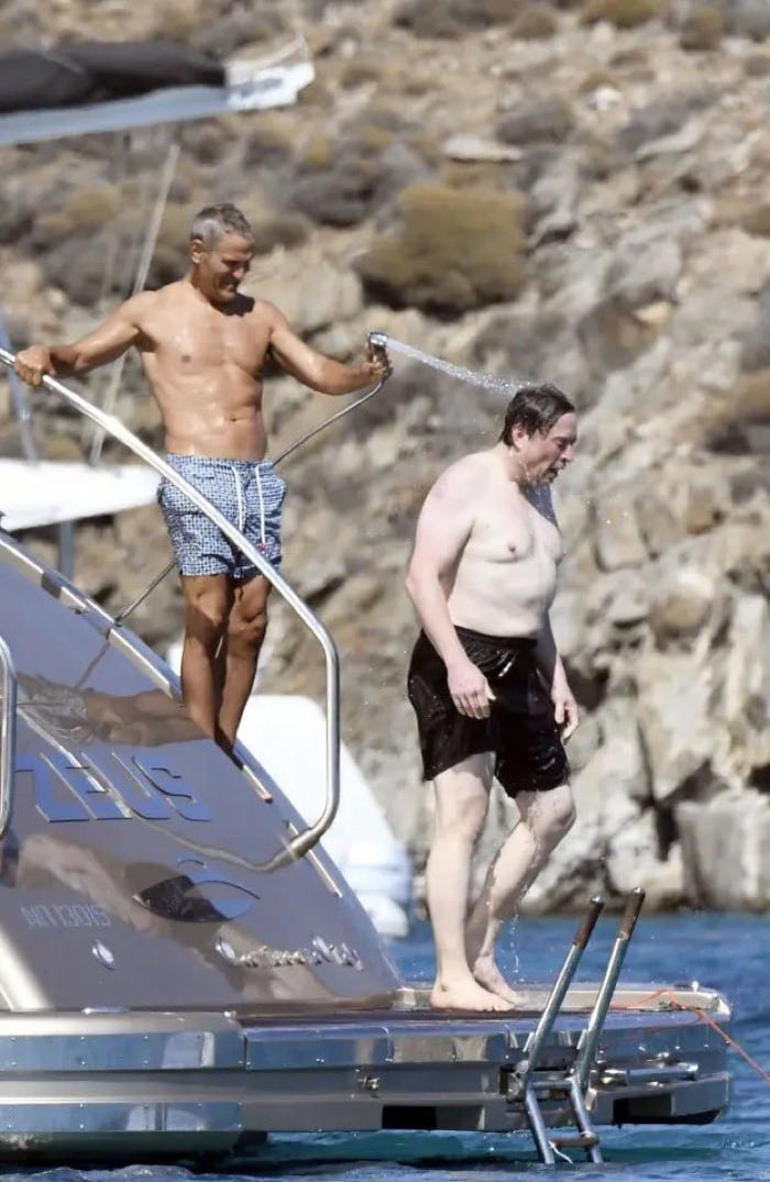 elon-musk-enjoying-a-yacht-trip-in-mykonos-best-caption-wins-9gag