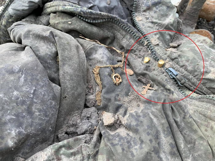 Gold human teeth were found in the pockets of the clothes of a liquidated Russian army soldier in Ukraine.