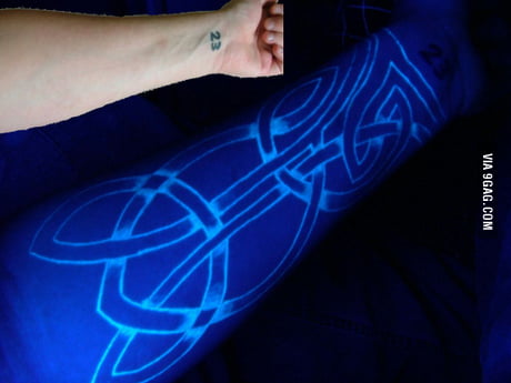 Fluorescent tattoo. Cool af. - 9GAG