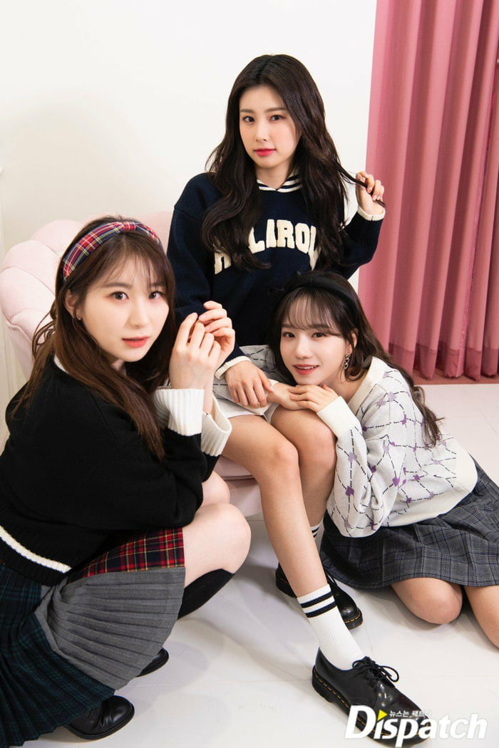 Photo : Chaeyeon, Hyewon and Yuri