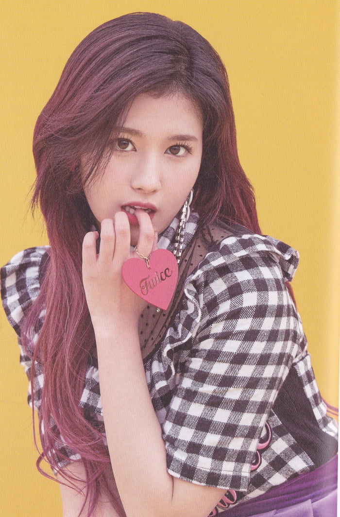 Photo : Stunning Sana