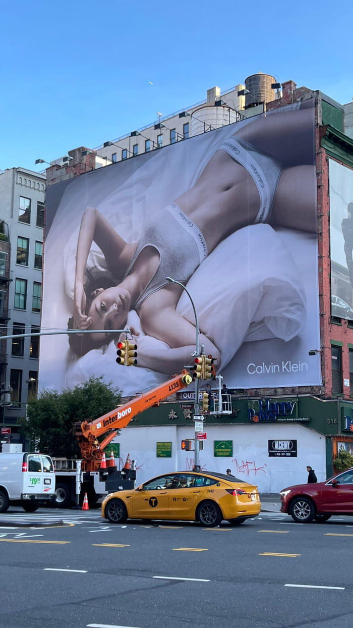 Photo : Jennie x Calvin Klein billboard in NYC