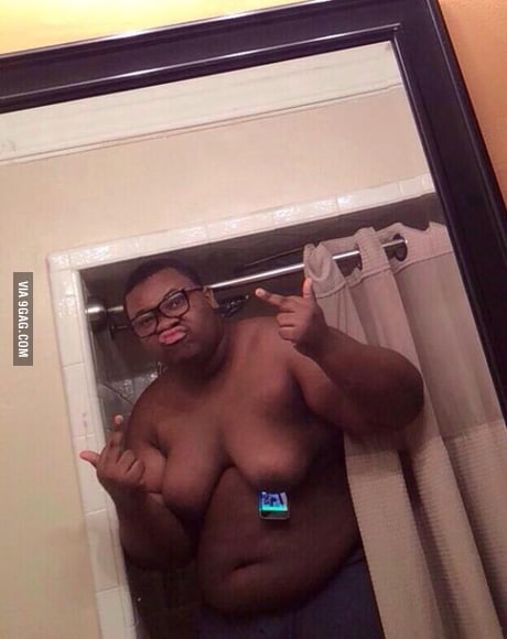 By the power of man boobs ! EPIC SELFIE - 9GAG