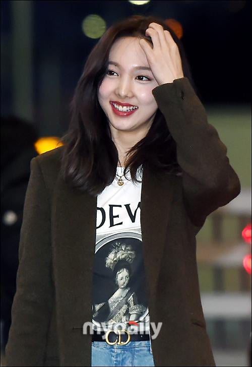 Photo : Nayeon on her way to Hawaii for a solo pictorial