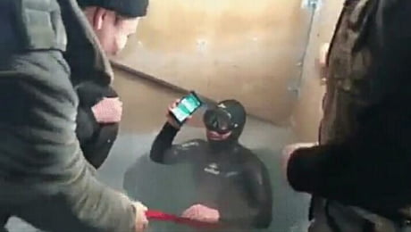 Men In Yakutsk Dropped His Iphone 7 And Found 13 Hours Later Under Ice Still Working 9gag