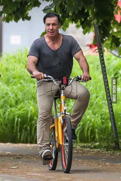 Till Lindemann from Rammstein - can someone photoshop this please? - 9GAG