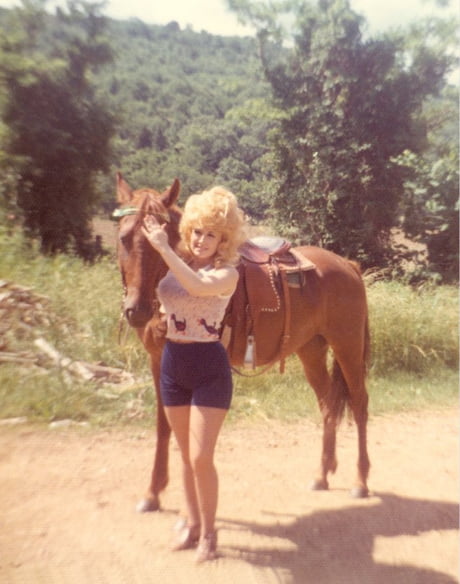 Dolly Parton 1970s 9gag