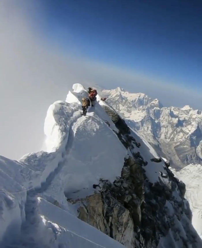 Cornice traverse, Mount Everest. - 9GAG