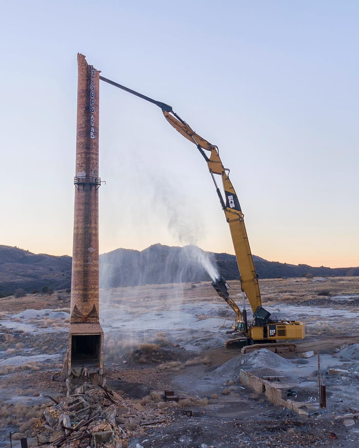 Massive high reach excavator next to normal sized excavator. Can reach ...