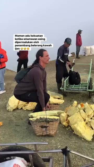 He tried to lift around 80-100kg piles of sulfur pieces