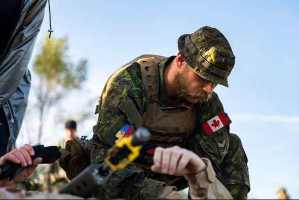 Is that Captain Price teaching Ukrainian soldiers?