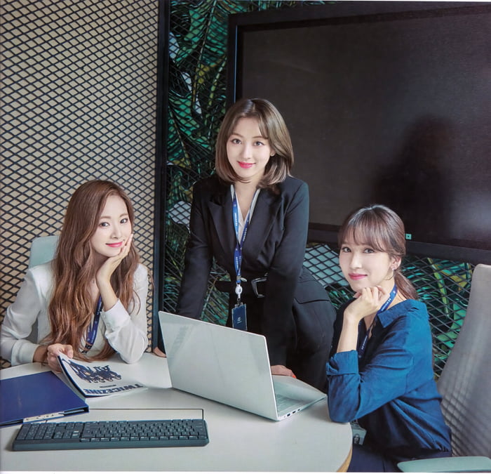 Photo : Jihyo, Mina, Tzuyu