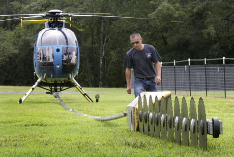 This helicopter flies with a giant saw to trim trees near power lines - 9GAG