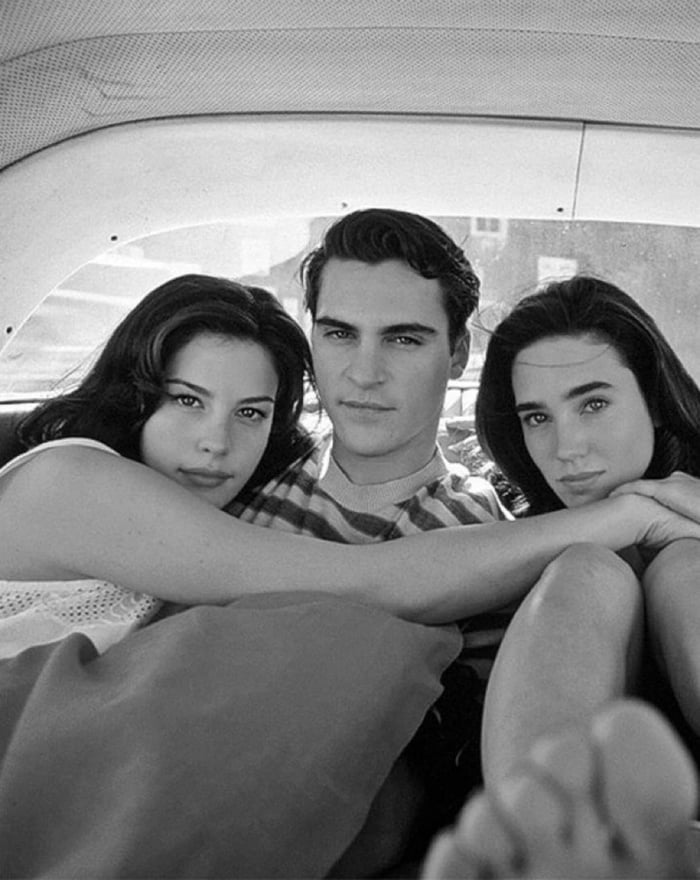 Liv Tyler, Joaquin Phoenix & Jennifer Connelly circa 1997. 9GAG