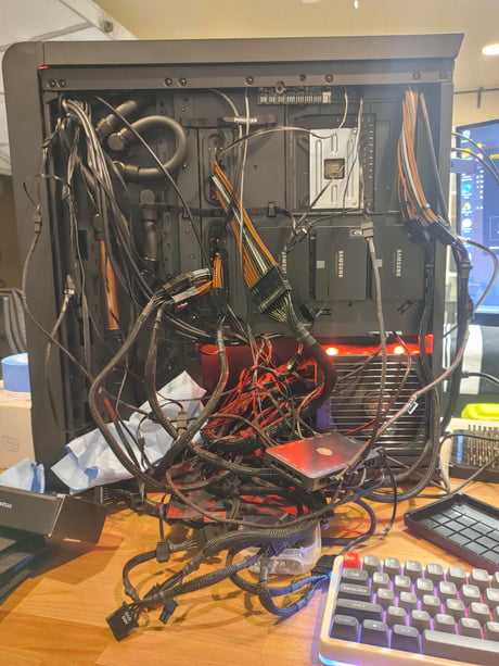 Building a gamer PC. Cable management - 9GAG