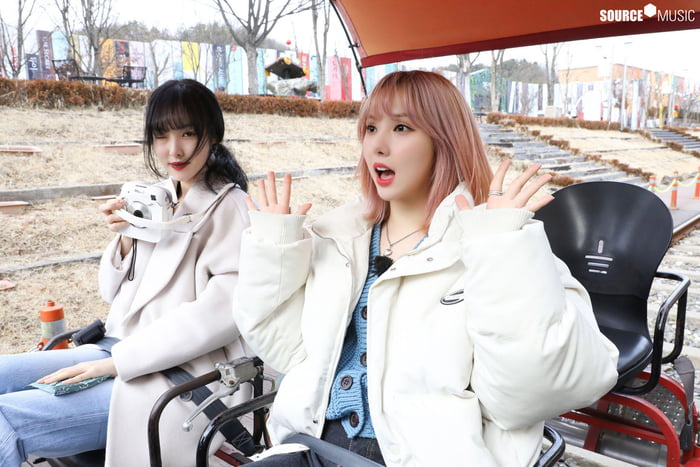 Photo : Goofballs Yuju & Eunha!