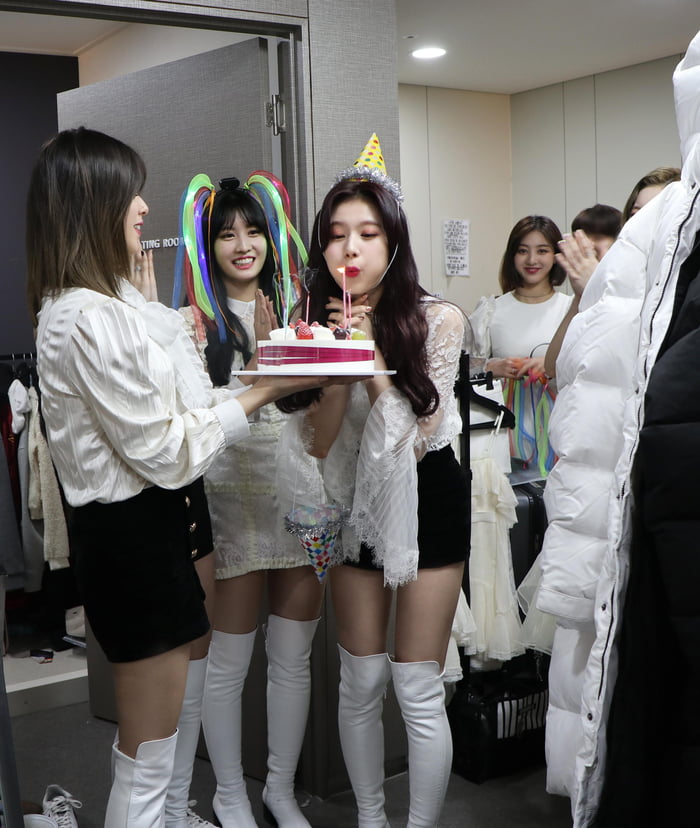 Photo : Sana blowing out the candles (ft. TWICE)