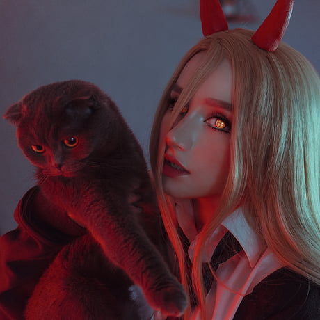 Chainsaw Man Cosplay Reunites Power and Meowy