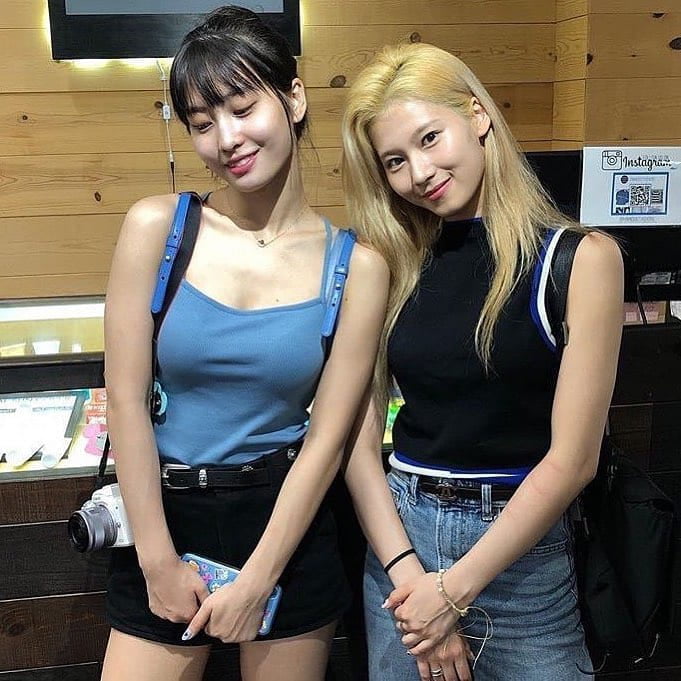 Photo : Sana and momo