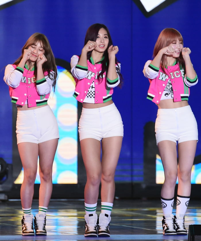 Photo : Jihyo, Tzuyu & Momo