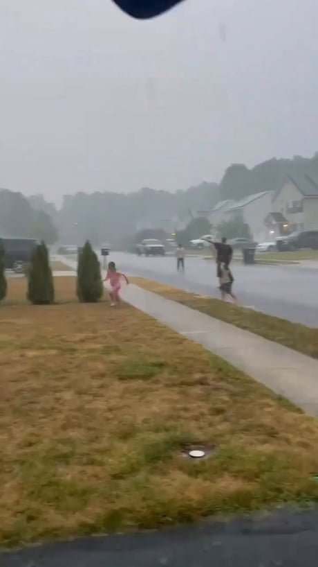 Completely normal phenomenon compilation. Can fully charge average EV in 0.01s