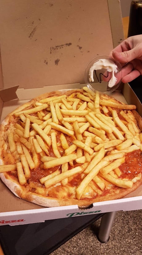 My Boyfriends Favourite Dish Soggy Fries On Bolognese Meat Pizza 9gag