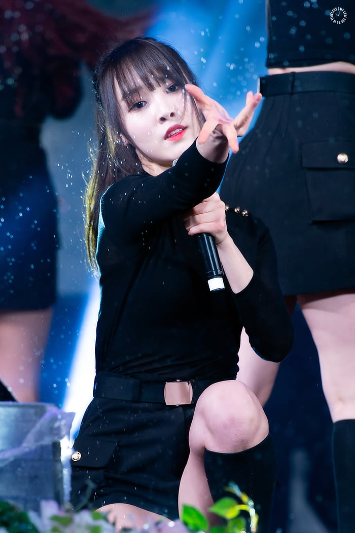 Photo : Yuju in the rain!