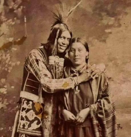 460px x 482px - Monsheeda (Dust Maker) and his wife Mehuga (Standing Buffalo) of the Ponca  Tribe, ca 1900 - 9GAG